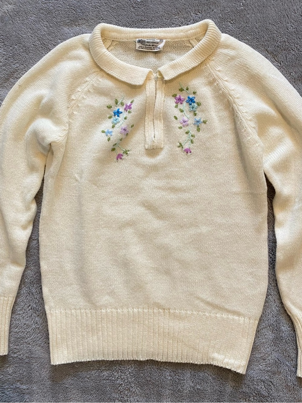 Vintage 70s Floral Embroidered V-neck Cream Sweater